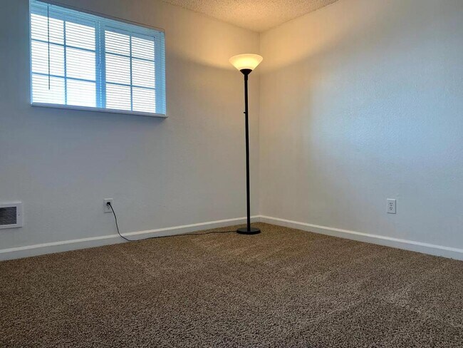 Building Photo - 4124 W Albany Ave