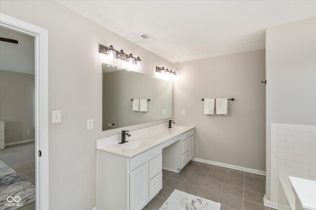 Building Photo - 7228 Lockford Walk N
