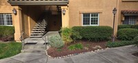 Building Photo - Spacious 1 bedroom condo in gated community!