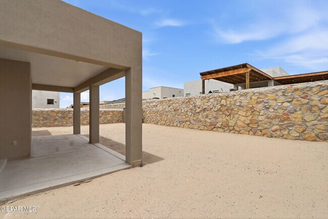 Building Photo - 13131 Oakhampton Ave
