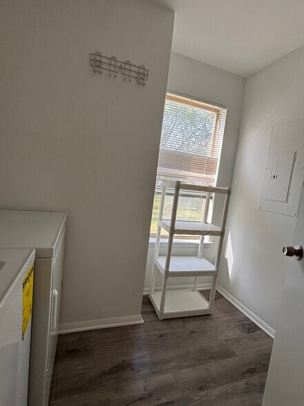 Building Photo - 7908 Pearlbush Dr