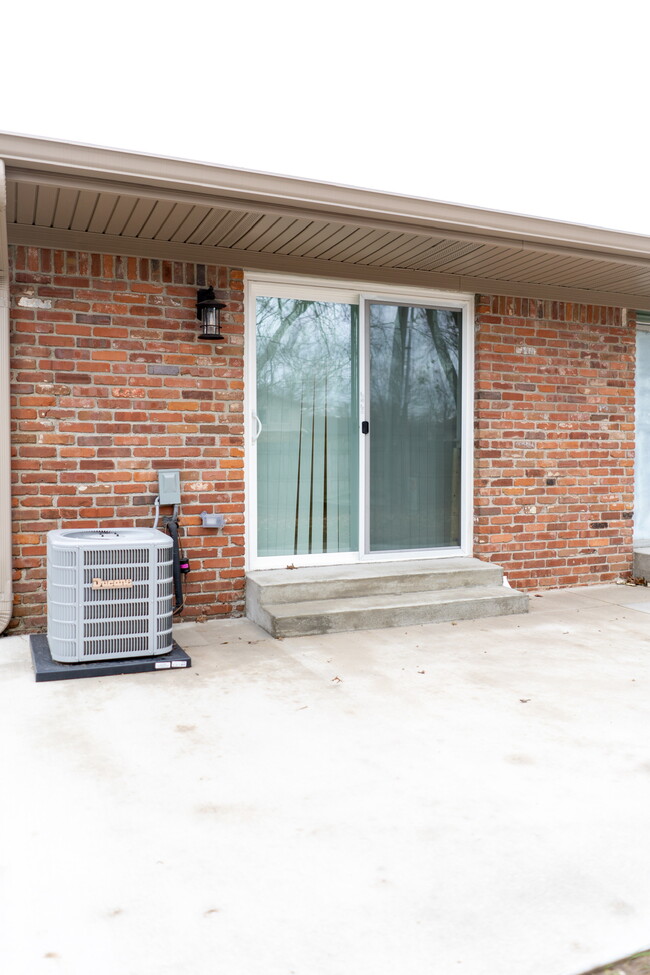 Building Photo - 1268 E Dawn Dr