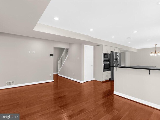 Building Photo - 7896 Pavilion Dr