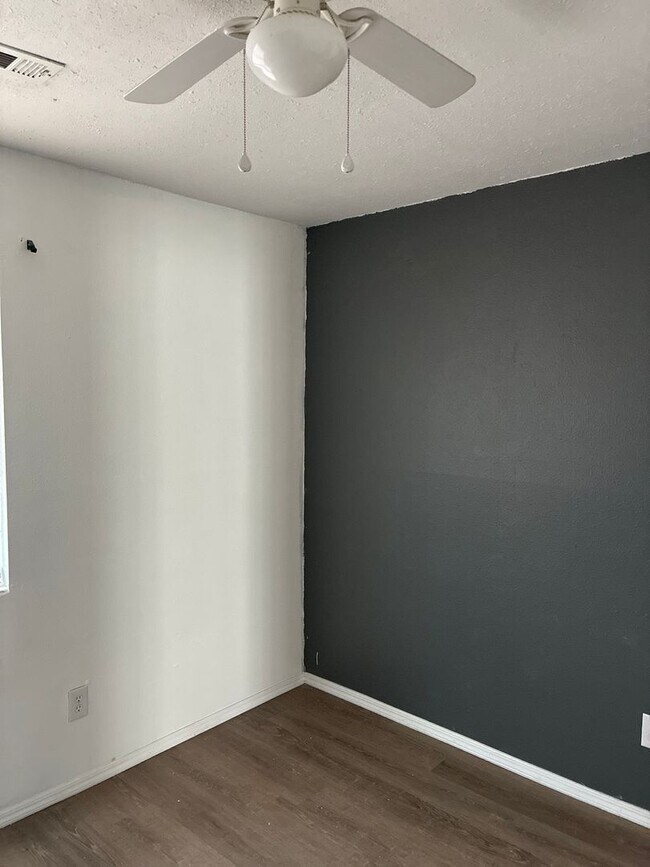 Building Photo - Adorable 3 bedroom home nestled in the ne Heights