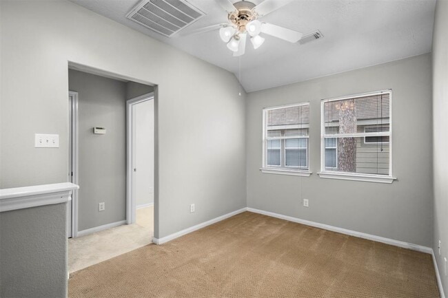 Building Photo - 23 E Twinvale Loop