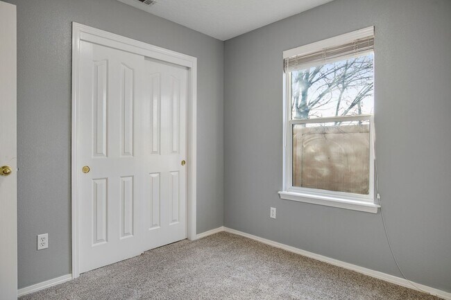 Building Photo - Freshly Updated 3-Bedroom Home for Rent in South Boise