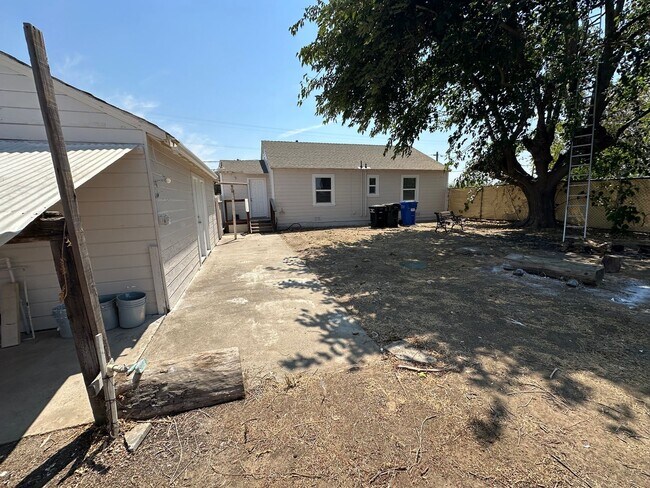 Building Photo - 1360 Delta Rd