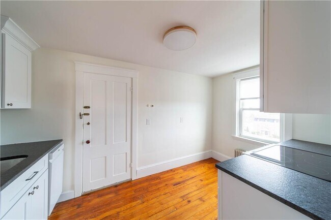 Building Photo - 21 Division St