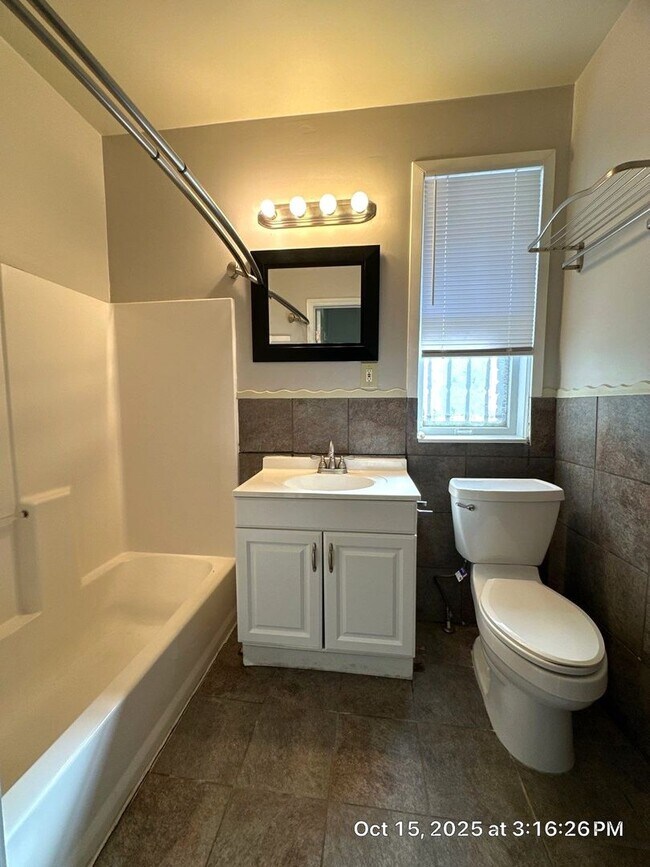 Building Photo - RHODES AREA 4 Bedroom /2.5 Bath House! Half off of your FIRST MONTH Rent!!!