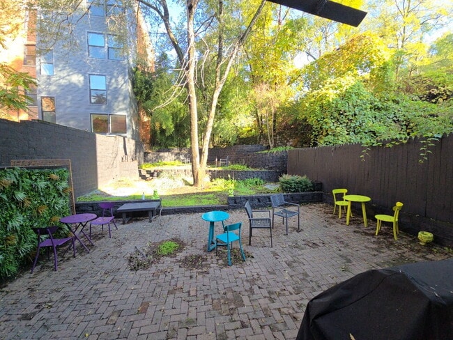 Building Photo - 322 Mulberry St