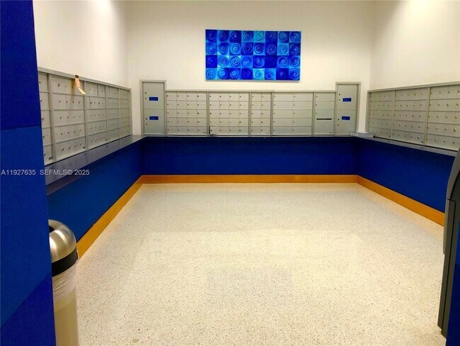 Building Photo - 601 NE 36th St