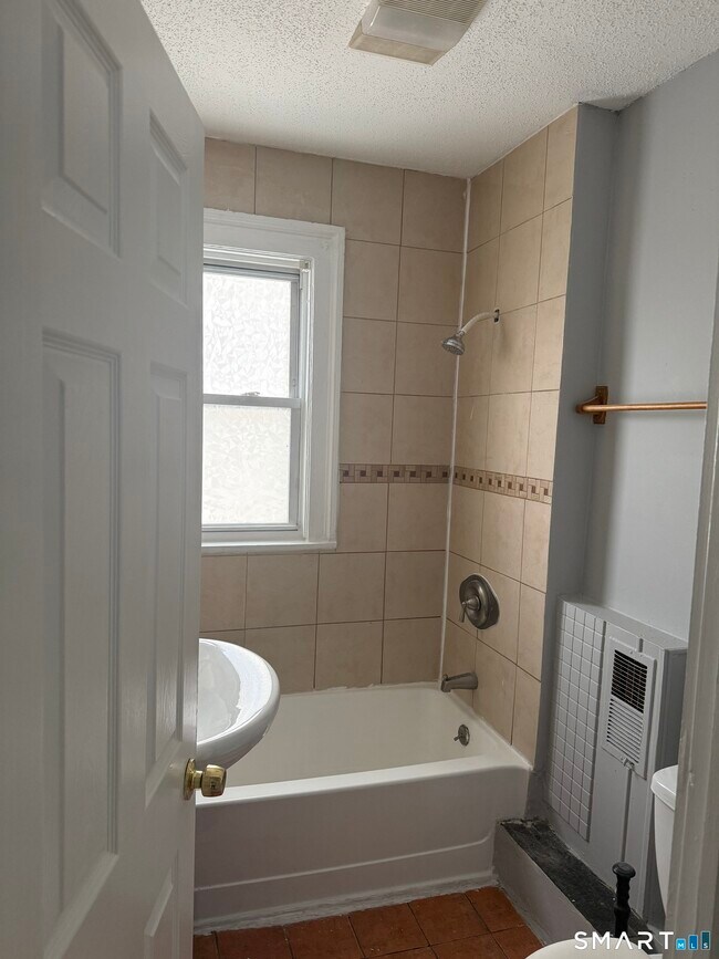 Building Photo - 165 Adelaide St