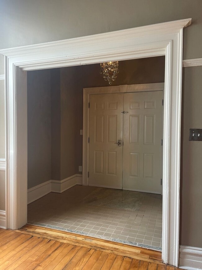 Building Photo - 1025 Church St