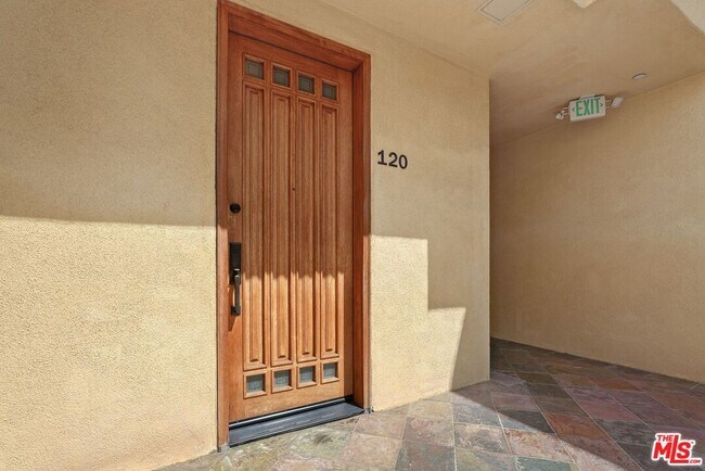 Building Photo - 5303 Satsuma Ave
