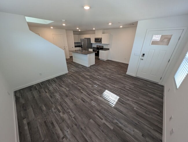 Building Photo - 924 Violet Heron St