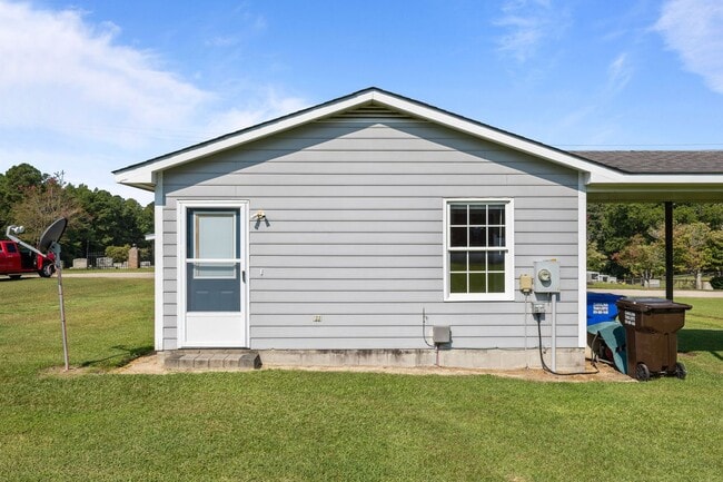 Building Photo - Two bedroom in Coats, NC!