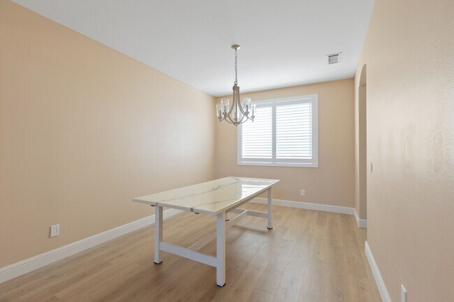 Building Photo - 26523 Starling Ct