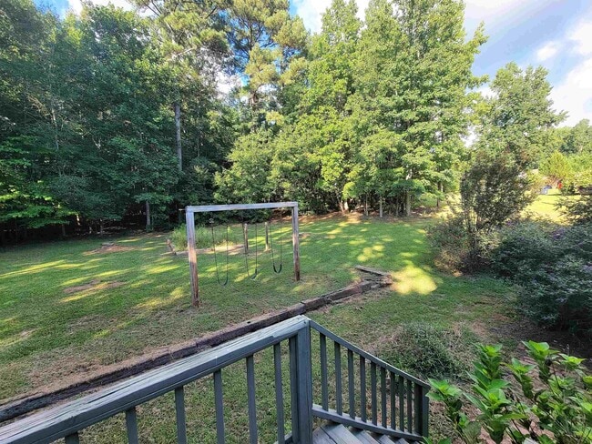 Building Photo - 32 Elizabeth Way