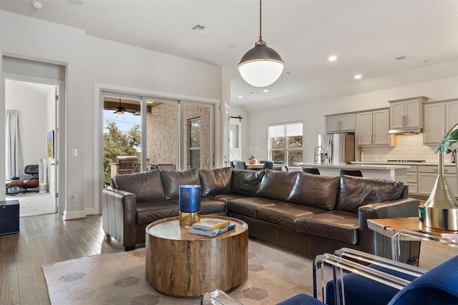 Building Photo - 216 Vista Village Cove