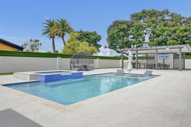 Building Photo - 2600 SW 128th Ct