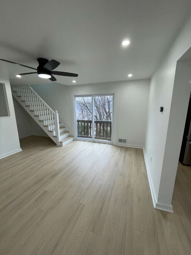 Building Photo - 107 Shoup St