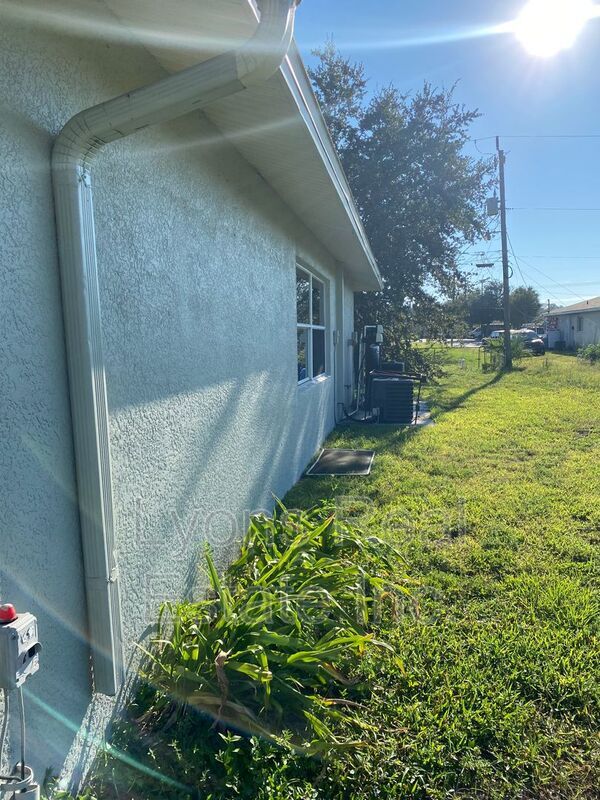 Building Photo - 1127 Gilbert Ave S