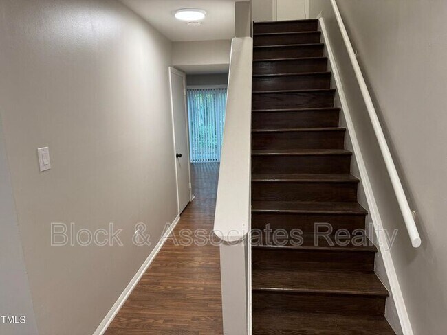 Building Photo - 1222 Teakwood Pl