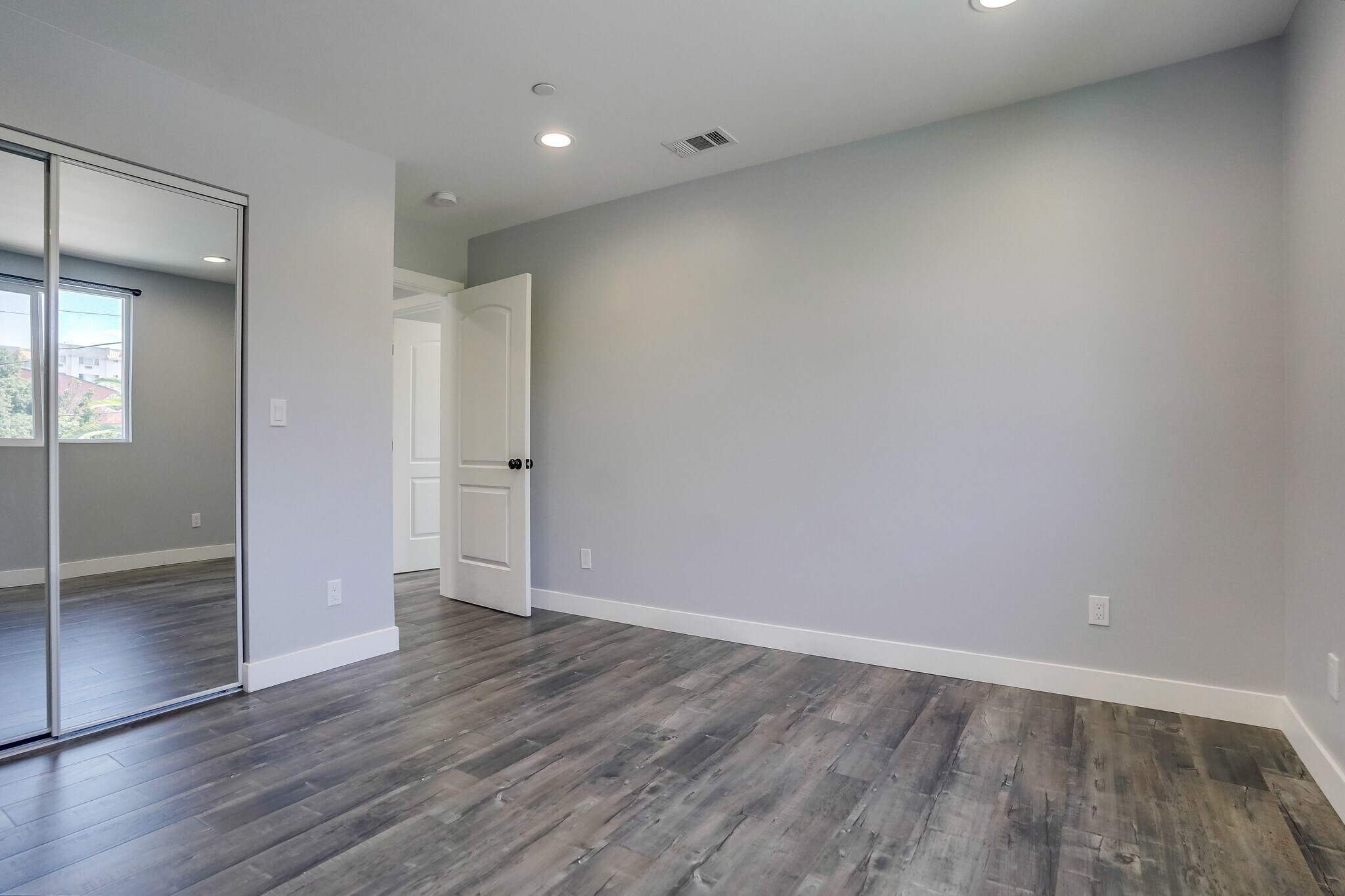 Building Photo - 5258 Oakland St