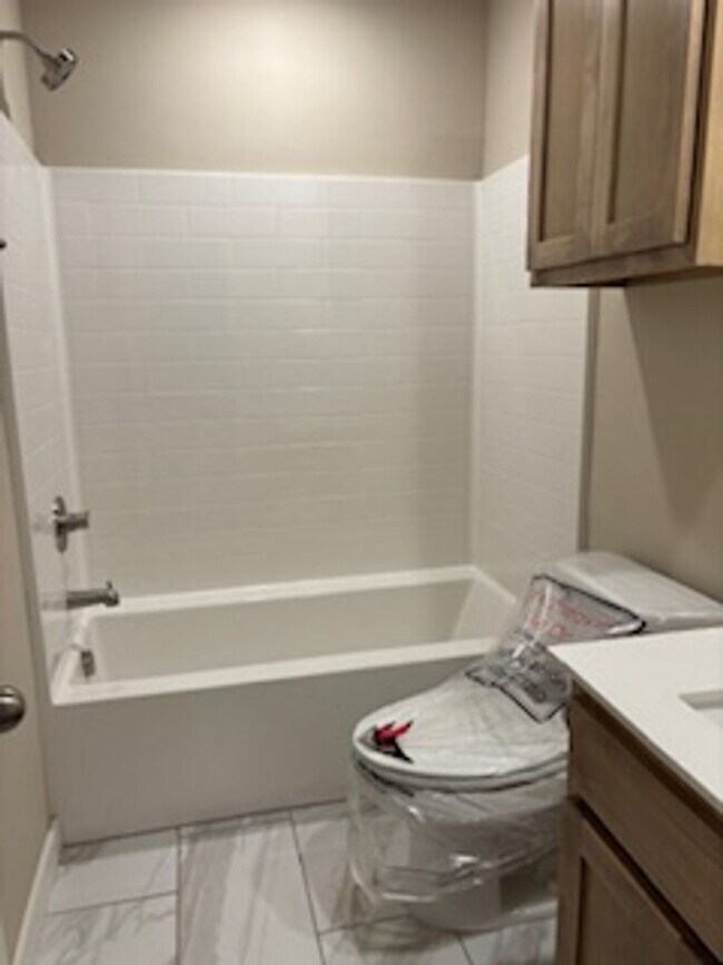 Building Photo - FIRST MONTH FREE - Beautiful New Home!