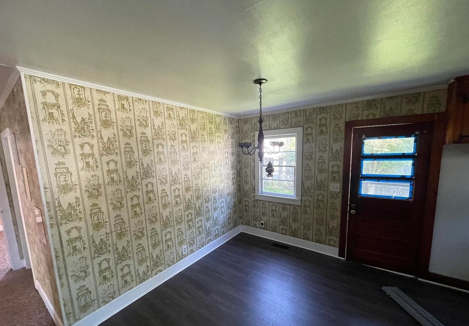 Dinning - 109 Luvera St