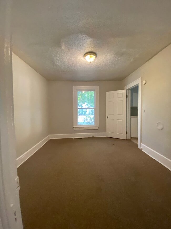 Building Photo - Perfect home with 2 kitchens at NCSU