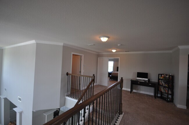 Building Photo - Large Home at Work Golf Village