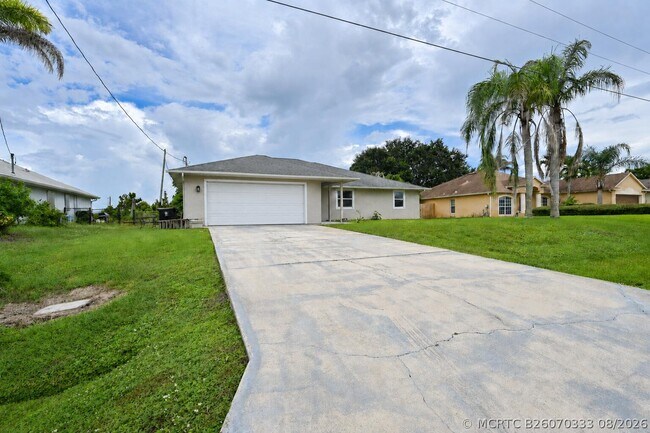 Building Photo - 1755 SW Castinet Ln