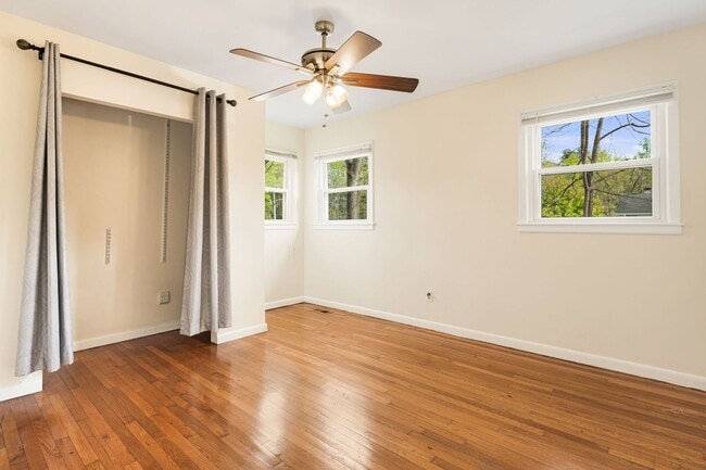 Building Photo - Sunny 2-Bedroom Home with Fenced-In Yard a...