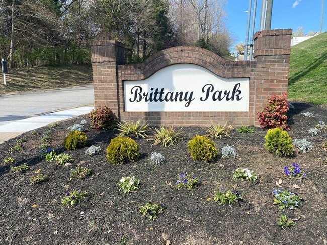 Building Photo - Now Available - 2 Bed 2 Bath House in Brit...