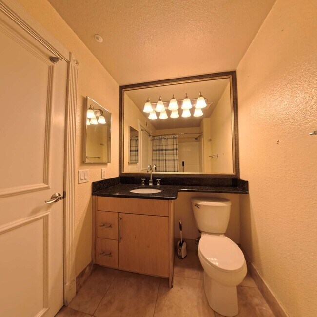 Building Photo - Luxury Mid-Rise | Guard Gated | Underground Garage Area | Resort Style Amenities