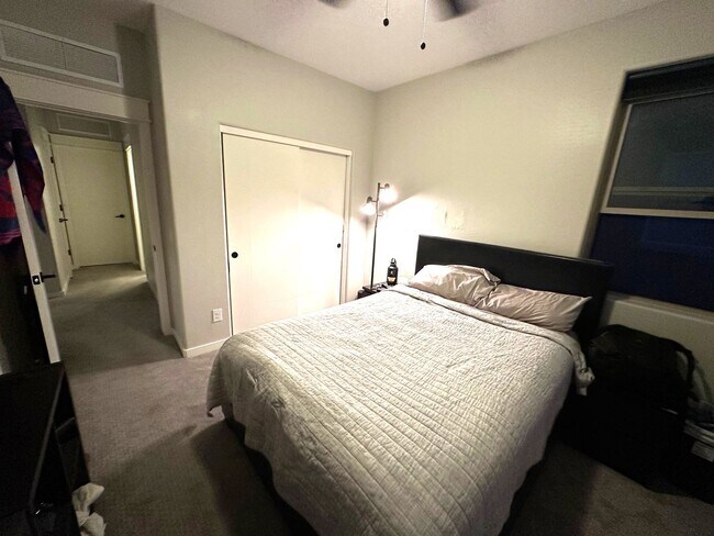 Building Photo - 4 bed 2.5 bath townhouse in The Crossings