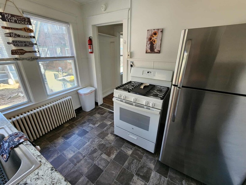 Building Photo - 145 Park Ave