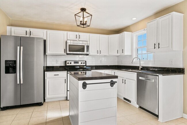 Building Photo - 555 Keystone Dr NW