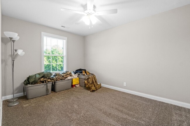 Building Photo - 3 Bedroom 2 1/2 Bath Pet Friendly Home For Rent!