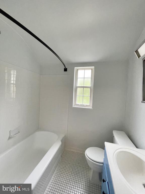 Building Photo - 3724 Ingalls Ave