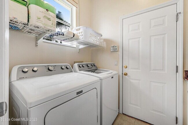 Building Photo - 940 Wimbledon Dr