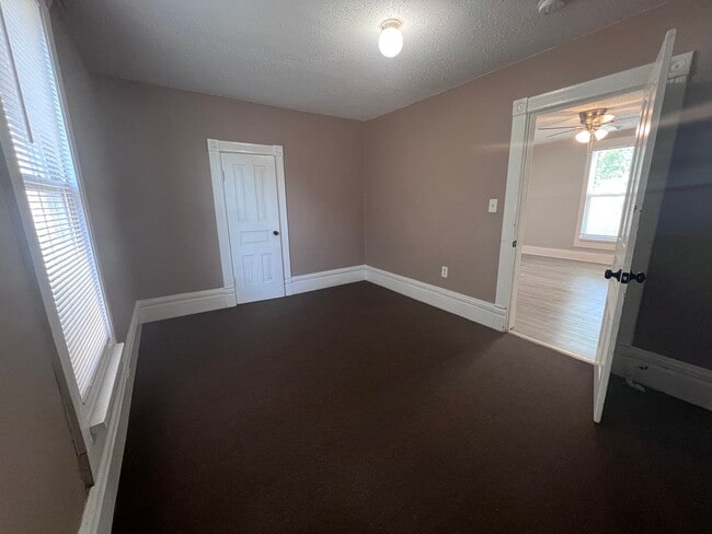 Building Photo - Upper Three Bedroom on NW Side of Grand Ra...