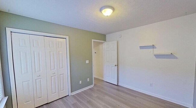 Building Photo - 1113 Loman Ln