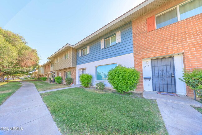 Building Photo - 4558 N 15th Ave