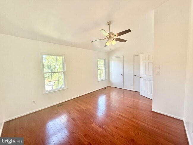 Building Photo - 8594 Enochs Dr