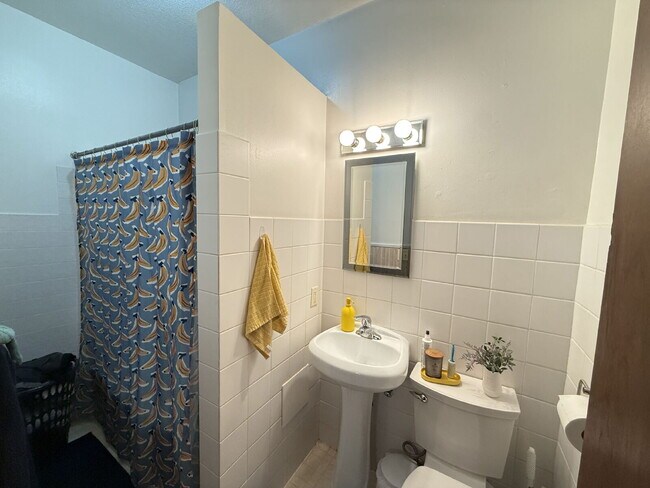 Building Photo - Charming 1BR in Historic Douglas Apartments– Walk to Lake of the Isles!