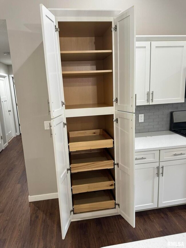 Building Photo - 18 Elmwood Dr