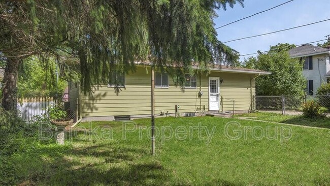 Building Photo - 265 N Milford Rd