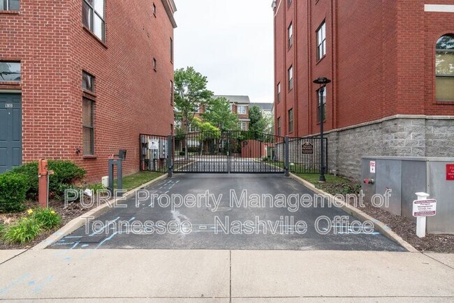 Building Photo - 760 Wedgewood Park